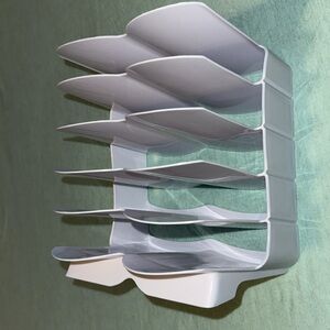 Kiinde Twist Keeper Breast Milk Organizer holds 72 oz in milk bags for freezer